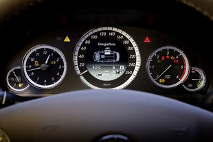Mercedes-Benz E 300 HYBRID
