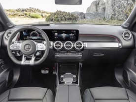 Mercedes-Benz GLB - interiér se systémem MBUX