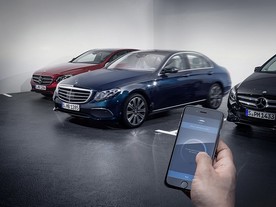 Mercedes-Benz třídy E - Dálkově ovládaný parkovací asistent (Remote Park-Pilot)