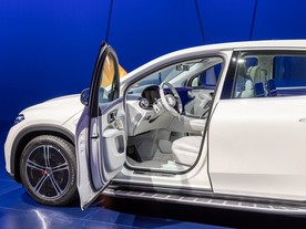 Mercedes EQS SUV