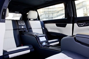 Mercedes-Benz S600 Pullman Guard