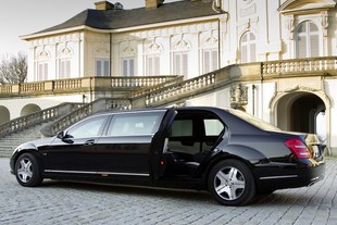 Mercedes-Benz S600 Pullman Guard
