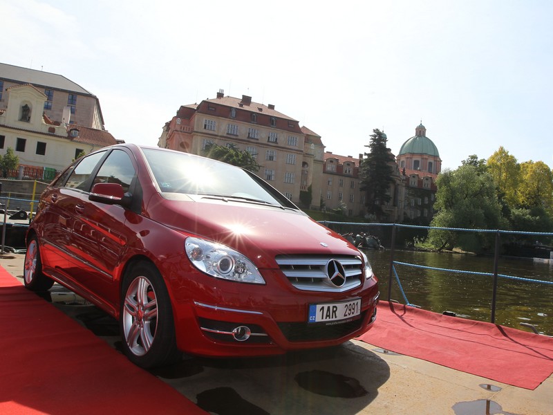 Mercedes-Benz začíná bořit mýty o značce