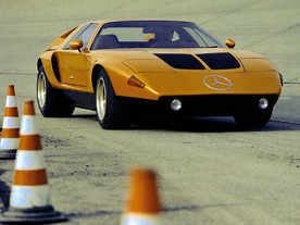 Mercedes-Benz C 111 na testovací dráze v Untertürkheimu