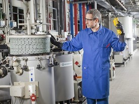 MEWA - Pro udržení ochranné funkce se musí ochranný oděv prát a udržovat profesionálně