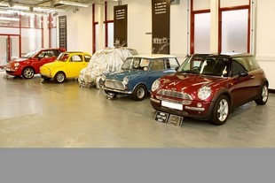 Porovnání T.25 (pod plachtou) s miniauty