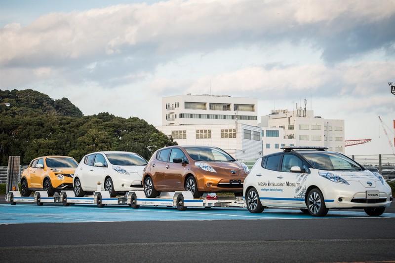 Nissan má v továrně dopravu bez řidiče