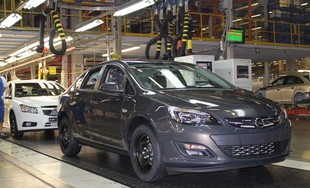 Opel Astra sedan - náběh montáže  St. Petěrburku z polských montážnich sad začátkem listopadu 2012