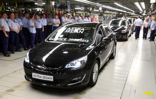 Opel Astra sedan - začátek sériové výroby v Gliwicích 20. srpna 2012