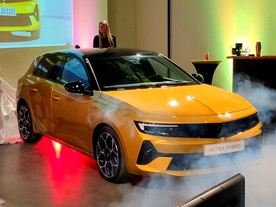Opel Astra Hybrid