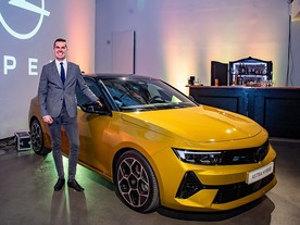 Opel Astra Hybrid a Josef Šopík