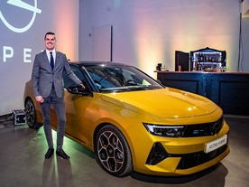 Opel Astra Hybrid a Josef Šopík