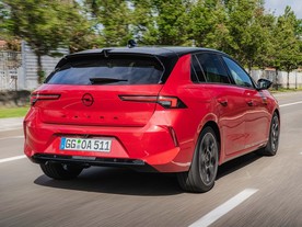 Opel Astra L se spalovacím motorem
