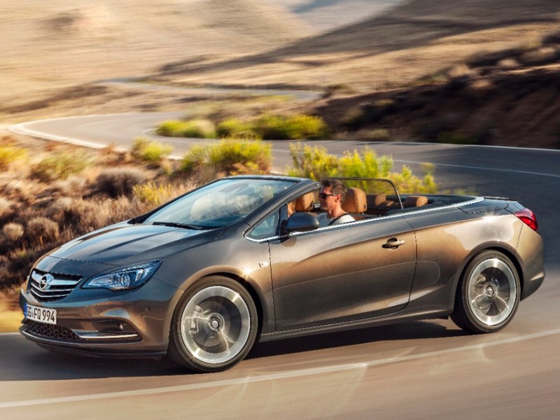 Čtyřmístný kabriolet Opel Cascada