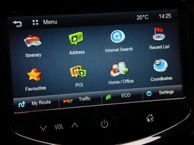 Oper Corsa a Opel IntelliLink 