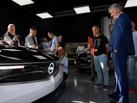 Mark Adams a Opel GT X Experimental 