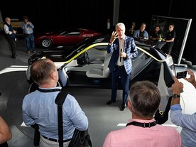 Mark Adams a Opel GT X Experimental 