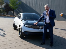 Mark Adams a Opel GT X Experimental 