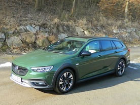 autoweek.cz - Opel Insignia Country Tourer v prodeji