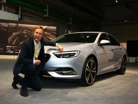 Opel Insignia Grand Sport a její designér Niels loeb