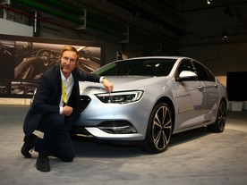 Opel Insignia Grand Sport a její designér Niels loeb