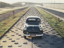 Opel Olympia Rekord 1953 na náročné trati