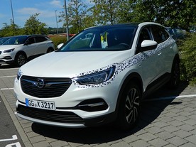 Opel Grandland X 1.6 Turbo 180 k 8AT 