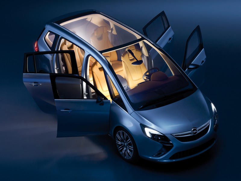 Opel předvedl koncept Zafira Tourer