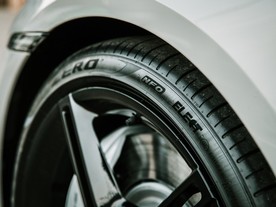 150 let Pirelli P Zero Elect