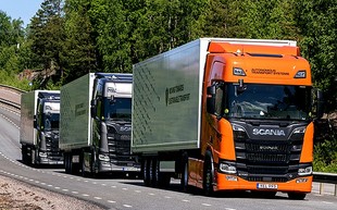 Koordinovaná jízda nákladních vozidel s minimálními rozestupy 