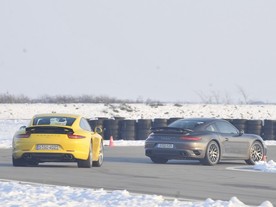 Porovnání obou vozů Porsche na okruhu NAVAK 