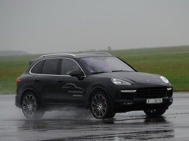 Porsche Cayenne na Letišti Praha