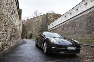 Porsche Panamera 4S Diesel na fotografii Martina Trenklera  