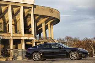 Porsche Panamera 4S Diesel na fotografii Martina Trenklera  