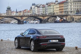 Porsche Panamera 4S Diesel na fotografii Martina Trenklera  