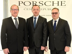 Vedení Porsche ČR: Franz Pommer, přicházející Jan Hurt a odcházející Vratislav Strašil