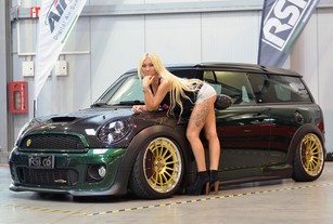 autoweek.cz - Velkolepá automobilová show evropského formátu
