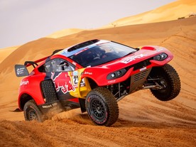Sébastien Loeb a Prodrive BRX Hunter T1+ při Rallye Dakar 2022