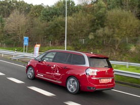 autoweek.cz - 3000 km bez řidiče