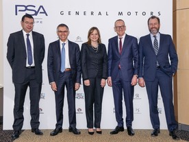 Zleva: B. De Chatillon (PSA), Carlos Tavares , Mary Barra, Karl-Thomas Neumann (Opel) a Dan Ammann