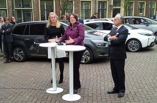 Nizozemská ministryně dopravy Melanie Schultz van Haegenová a eurokomisařka pro dopravu, slovinská šamanka Violeta Bulco