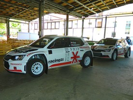 Vozy Škoda Fabia R5 týmu Racing 21 před odjezdem