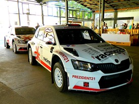 Vozy Škoda Fabia R5 týmu Racing 21 před odjezdem