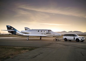 Range Rover Autobiography a raketoplán VSS Unity