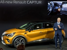 Thierry Bolloré na IAA 2019 představuzje nový Captur