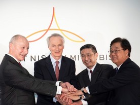 Úsměvy před pár měsíci: Bolloré, Senard, Saikawa a Masuko
