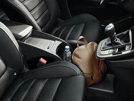 Posuvná středová konzole