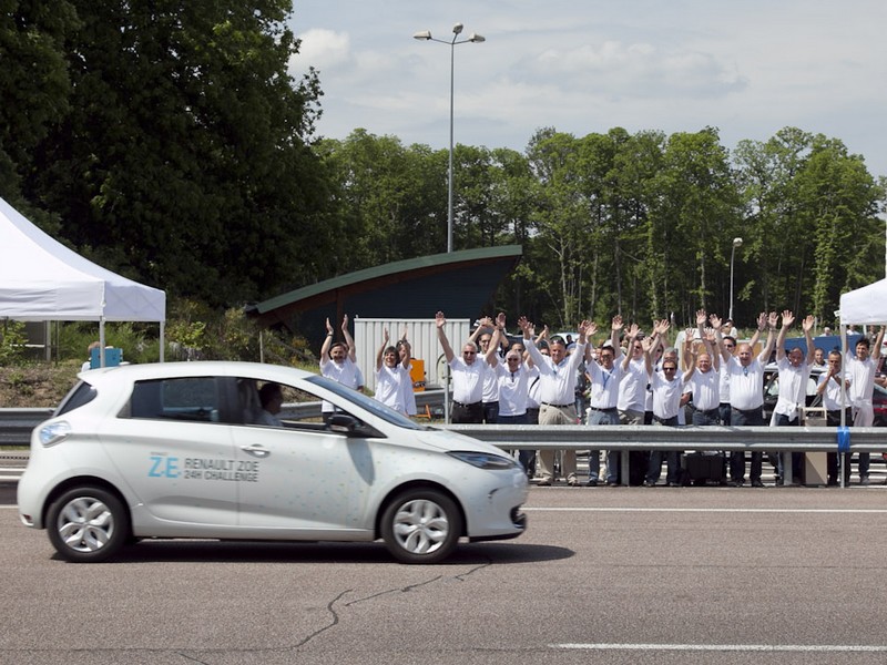 Rekordní jízda elektromobilu Renault Zoe