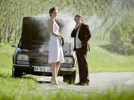 Alexandra Maria Laraová jako Marlene Knausová a Danil Brühl jako Niki Lauda