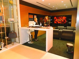 Specialistka na kožené detaily interiérů vozů Rolls-Royce Jessica Dyerová